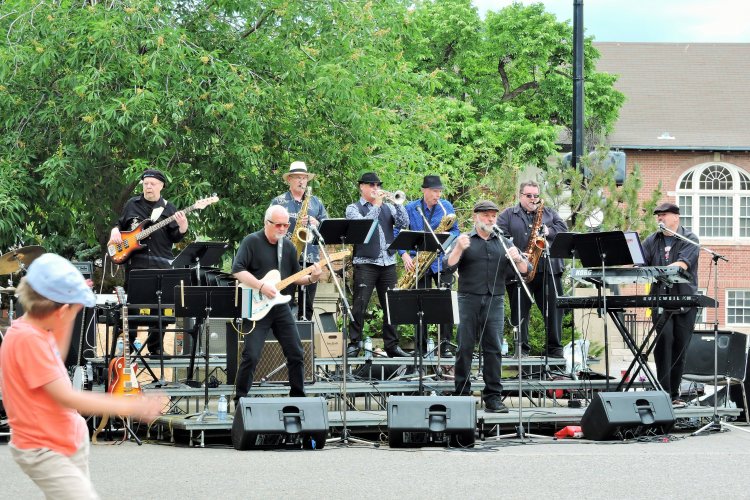 dscn1887 BLUESLAND HORN BAND